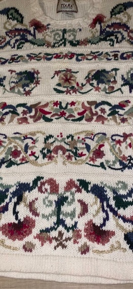 🎄 Christmas Sweater 🎄 - Picture 2 of 7